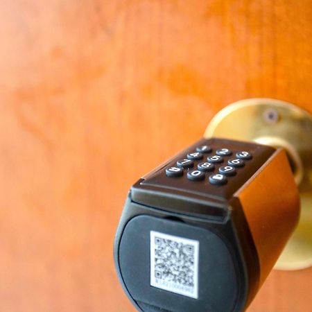 Апартаменты Hostly - Vittoria House - Near The Center With Private Parking Неаполь Экстерьер фото