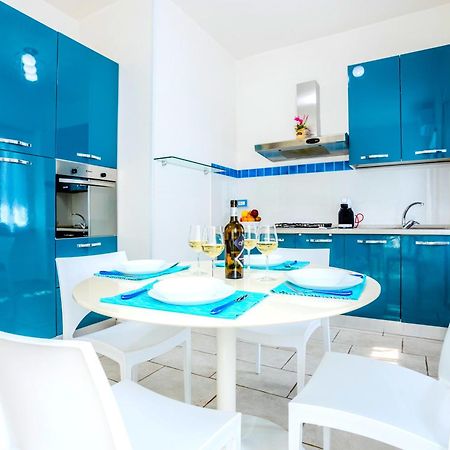 Апартаменты Hostly - Vittoria House - Near The Center With Private Parking Неаполь Экстерьер фото