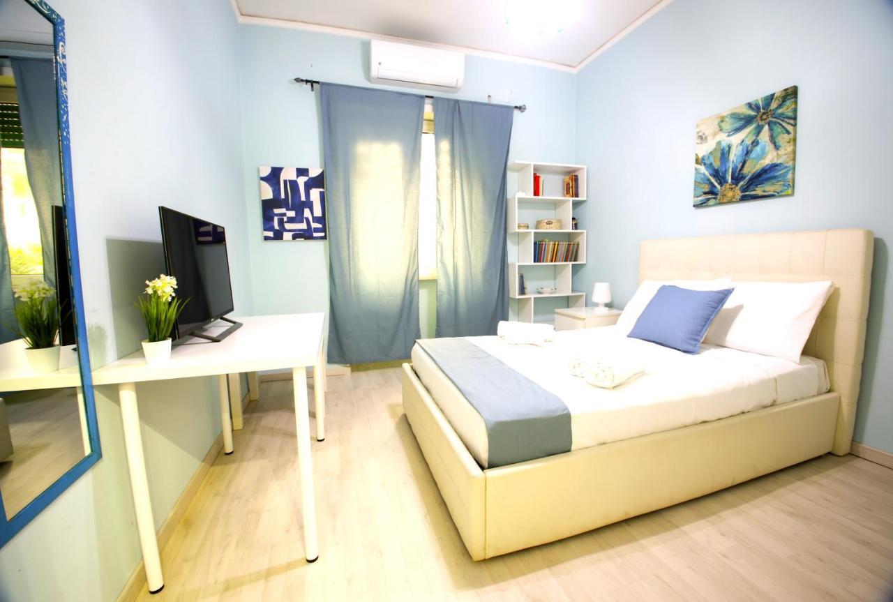 Апартаменты Hostly - Vittoria House - Near The Center With Private Parking Неаполь Экстерьер фото