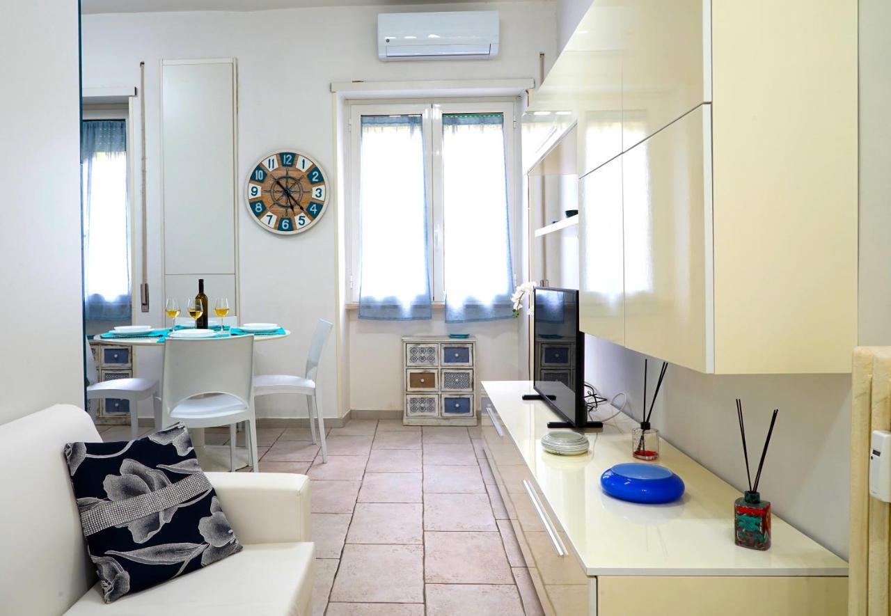 Апартаменты Hostly - Vittoria House - Near The Center With Private Parking Неаполь Экстерьер фото
