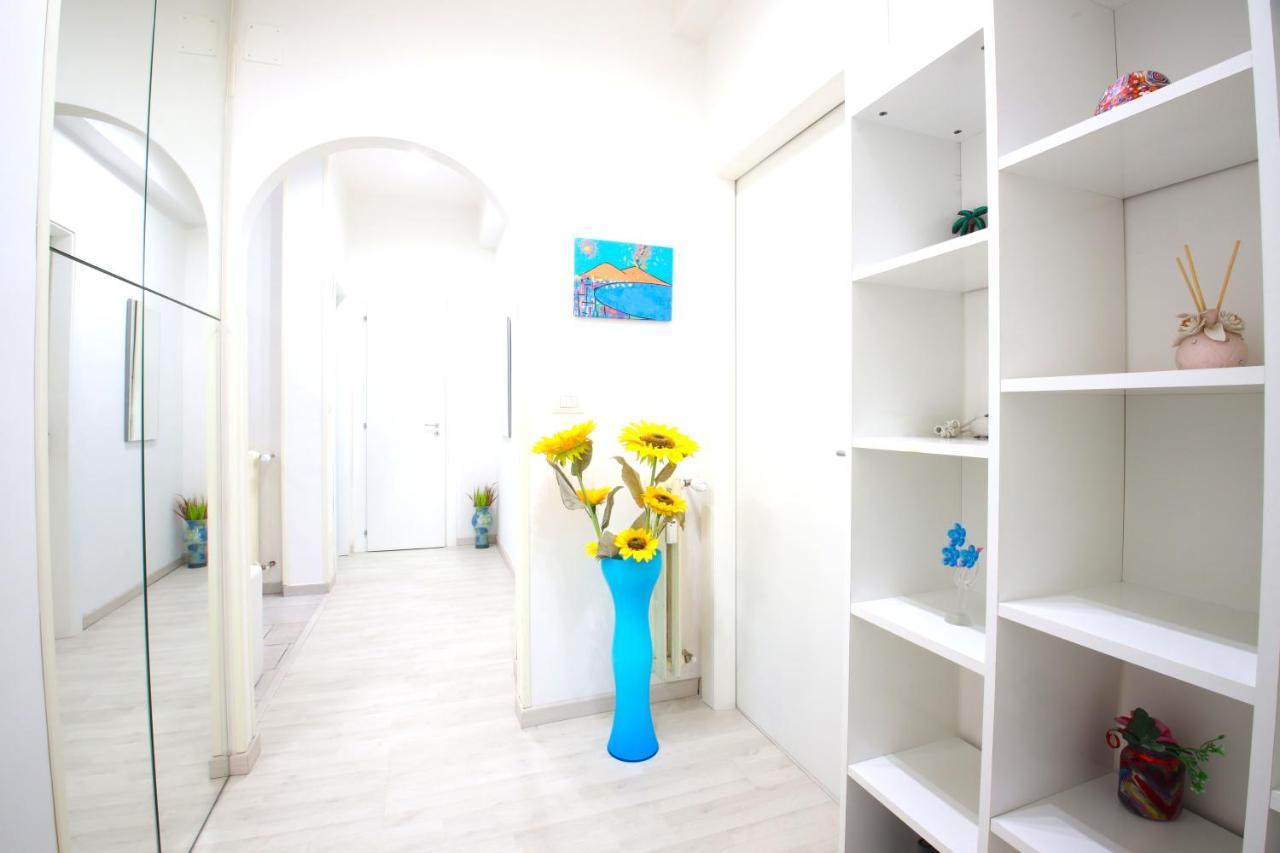 Апартаменты Hostly - Vittoria House - Near The Center With Private Parking Неаполь Экстерьер фото