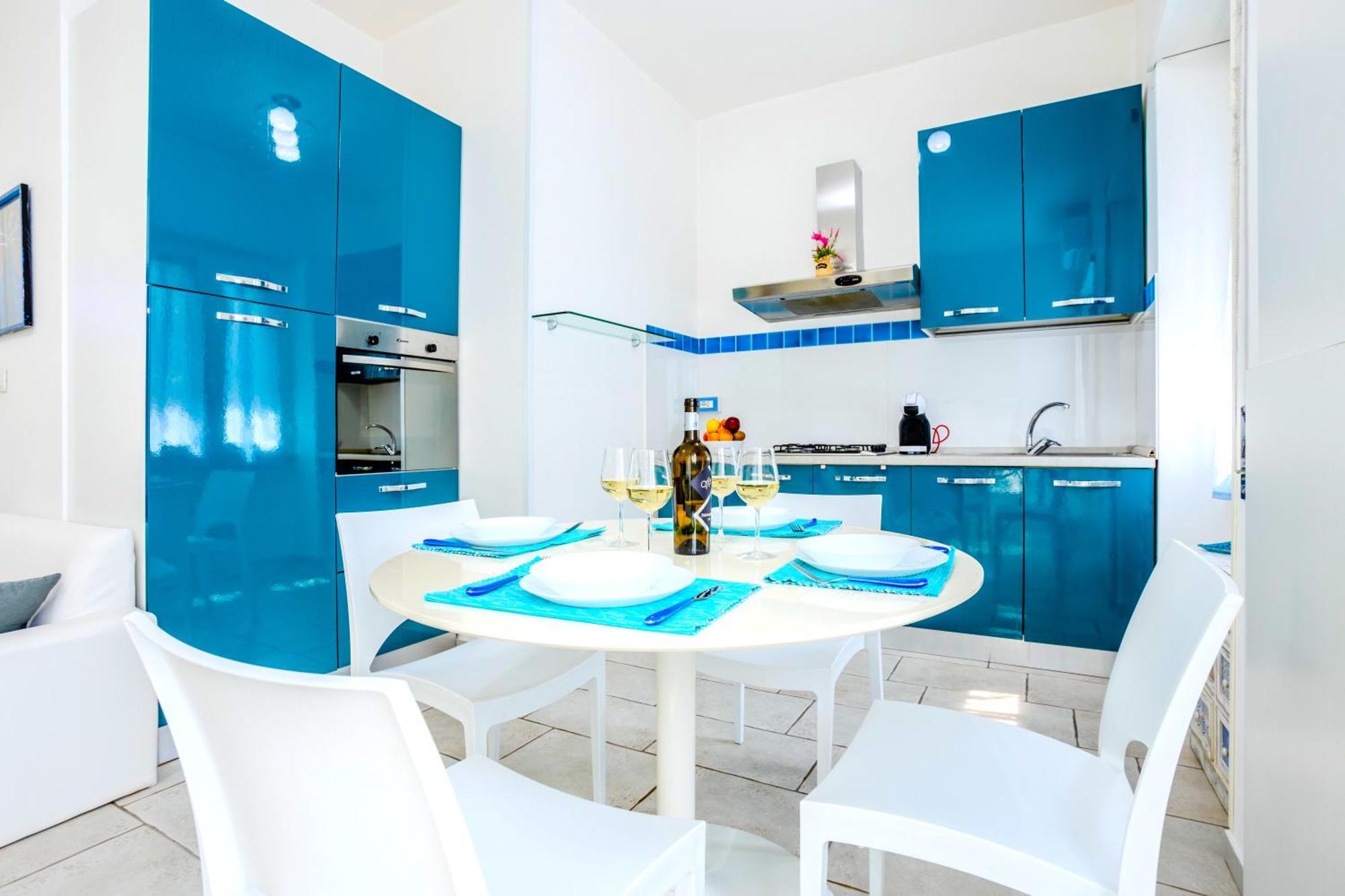 Апартаменты Hostly - Vittoria House - Near The Center With Private Parking Неаполь Экстерьер фото