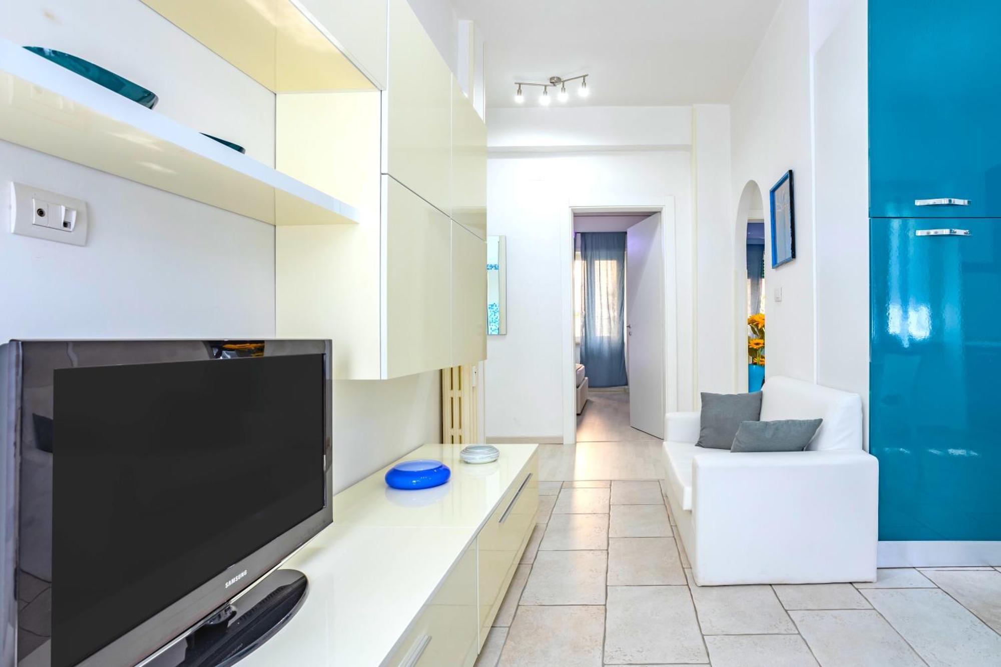 Апартаменты Hostly - Vittoria House - Near The Center With Private Parking Неаполь Экстерьер фото